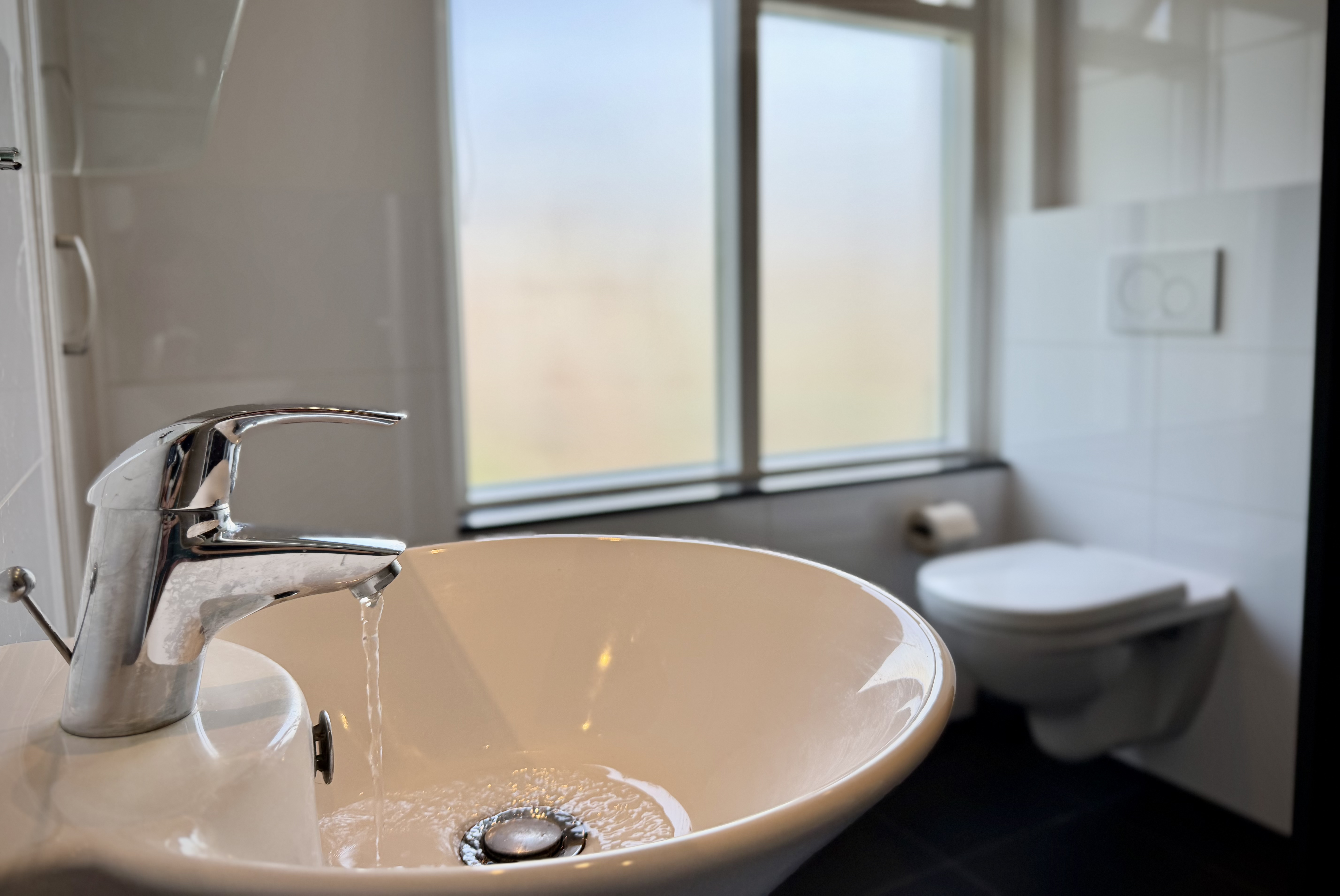 Moderne gerenoveerde badkamer