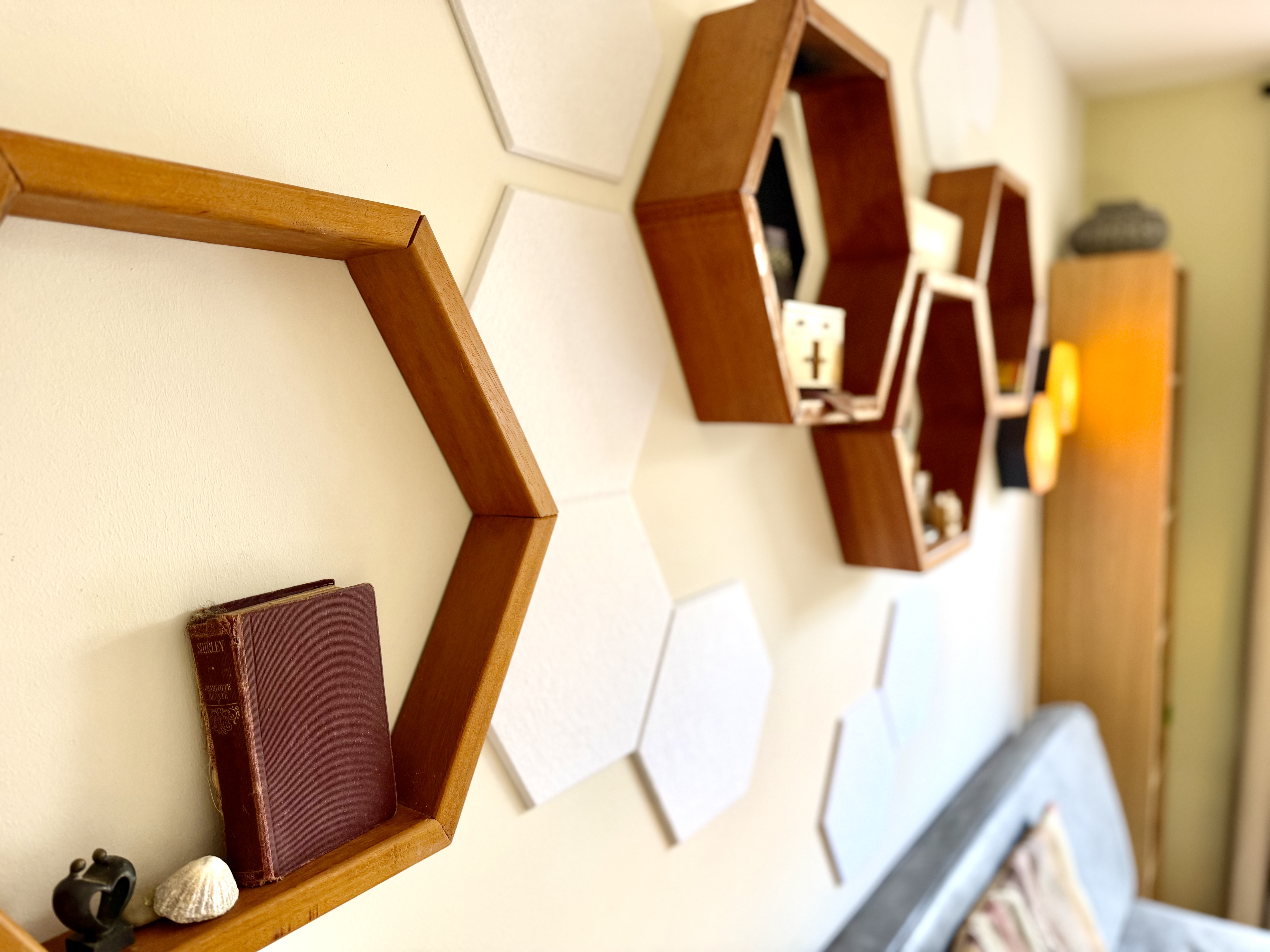 Eetkamer met grote eettafel